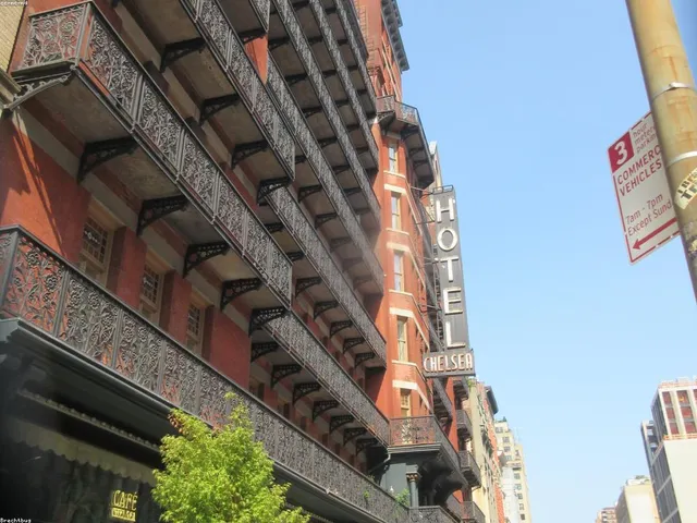 غرفة في فندق بصرى الشام قرب المسرح الروماني